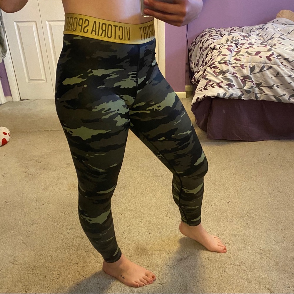 Victoria Sport Camo Legginngs